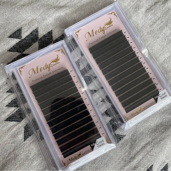 Medy Lashes Premium Eyelash Extension- 2 Pack - Picture 1 of 4